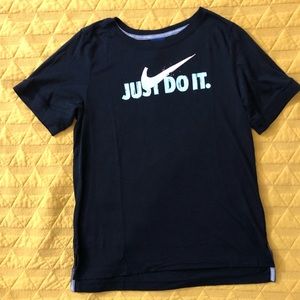NIKE TEE SIZE SMALL